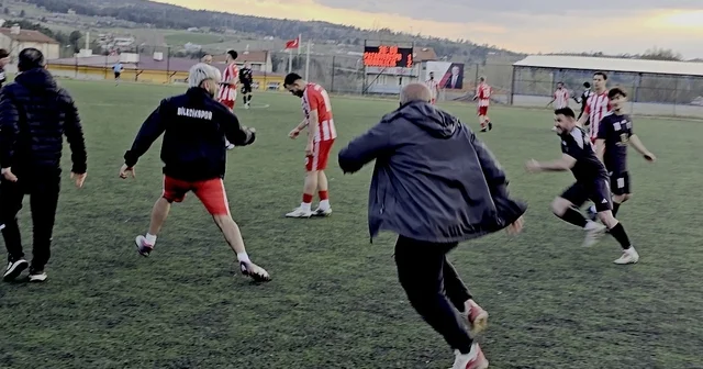 Maç sonunda saha içi bir anda ringe döndü Bilecik Haberleri