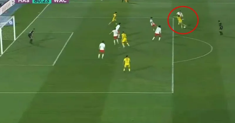 Dün gece futbol tarihinin en güzel gollerinden biri atıldı: Puskas kesin gibi