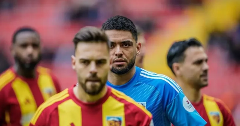 Süper Lig ekibinde kaleci, taraftarı karşısına aldı: Elin uzamıyor, dilin durmuyor