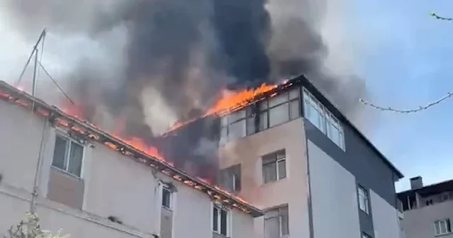 Sultanbeyli’de 2 binanın çatısı alev alev yandı VİDEO İZLE