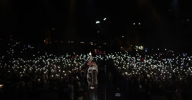 Bilecik Cumhuriyet Meydanı nda Ekin Uzunlar konseri Bilecik Haberleri