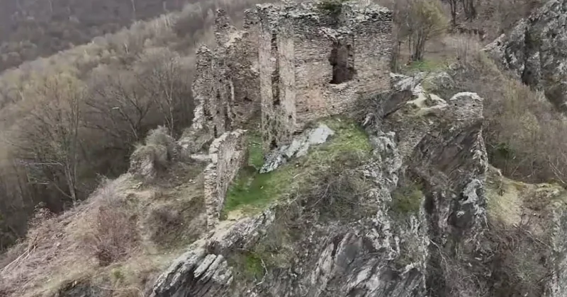 Yüzyıllardır hayaletli deniliyordu: Uçurumun kenarındaki lanetli kale için bir ilk Sözcü Gazetesi