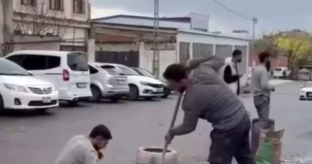 Batman da esnaf yoldaki çukurları kendi imkanlarıyla kapatıyor Batman Haberleri