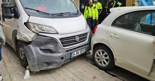 Freni boşaldığı öne sürülen minibüsün çarptığı 1 i çocuk, 2 kişi yaralandı Edirne Haberleri