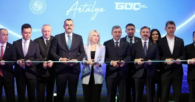 Batı Akdeniz Kariyer ve İstihdam Fuarı kapılarını açtı 10 binin üzerinde öğrencinin kayıt yaptırdığı fuarın ilk gününde binlerce genç iş ve kariyer fırsatlarıyla doğrudan buluşma imkânı yakaladı Antalya Haberleri