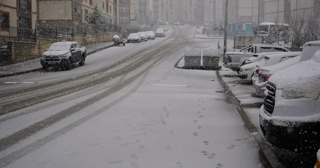Şırnak ta kar yağışı etkili oldu Şırnak Haberleri