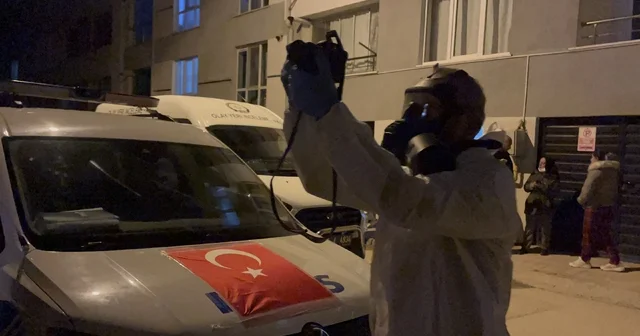 Komşuların kokulardan rahatsız olduğu daireden genç adamın cesedi çıktı Eskişehir Haberleri