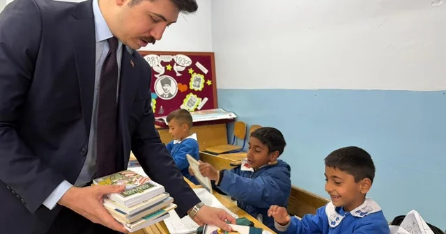 Kars ta eğitimde başarı ve azim vurgusu: Kaymakam Kahraman Derinöz köyü okulunu ziyaret etti Kars Haberleri