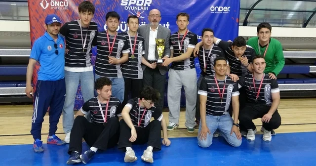 Kütahya da ilk kez düzenlenen İmam Hatip Spor Oyunları büyük heyecana sahne oldu Kütahya Haberleri