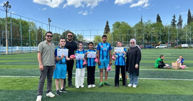 Biga da özel gereksinimli öğrenciler ile kadın futbolcular maç yaptı Çanakkale Haberleri