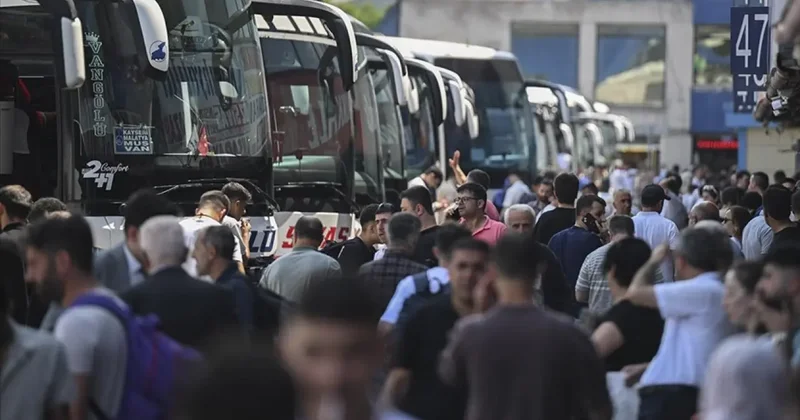 Otobüslerde koltuklar doldu, ek seferler devrede: Bayramda bilet fiyatlarına %25 zam!