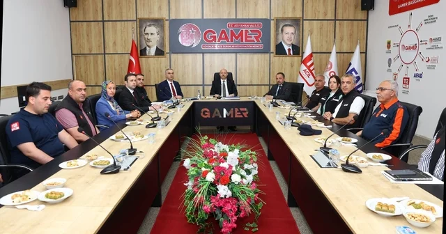 Vali Küçük, 112 Acil Çağrı Merkezi nde incelemelerde bulundu Adıyaman Haberleri