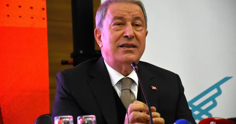 Hulusi Akar’dan üniversitelilere çağrı: Okulu bırakın, Çin e gidin