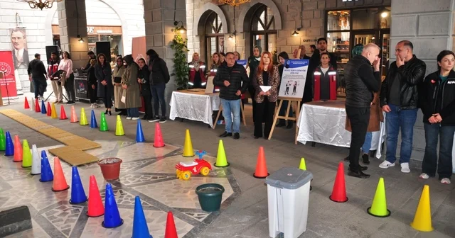 Kars ta Engelliler Haftası nda duygulandıran farkındalık etkinliği: Kalbinle ve Ellerinle Hisset Kars Haberleri