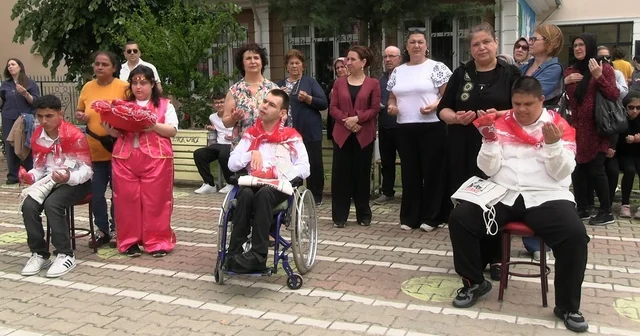 Edirne de temsili askerlik töreninde duygu dolu anlar yaşandı: Özel bireyler askere uğurlandı Edirne Haberleri
