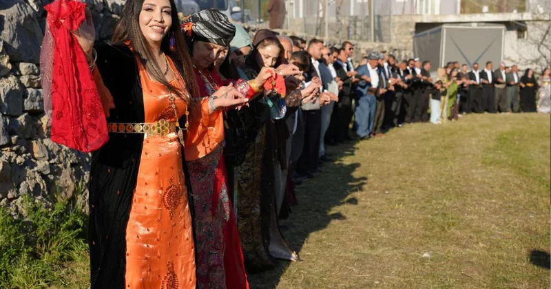 Aşiret kararına tepki: Kadınlar halay başında