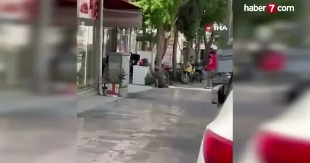Cezaevinden çıkıp vurduğu husumetlisinin başında polis gelene kadar bekledi