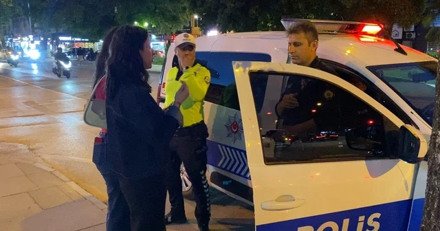 Bankamatikte unutulan parayı görüp polise teslim etti Bursa Haberleri