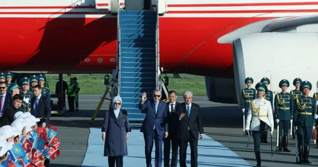 Astana da tarihi karşılama: Cumhurbaşkanı Erdoğan Kazakistan da VİDEO İZLE