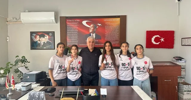 Salihli nin yıldız güreşçileri Bolu dan madalyalarla döndü Manisa Haberleri