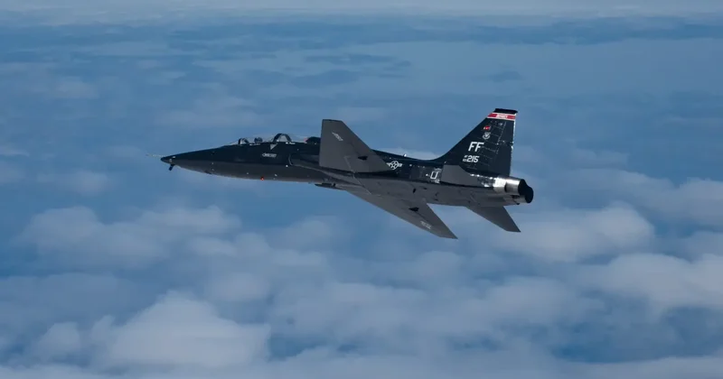 ABD de askeri eğitim uçağı yere çakıldı: 2 pilot sağ!