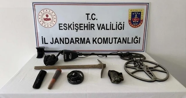 Define bulmak için kaçak kazı yaparken yakalandılar Eskişehir Haberleri