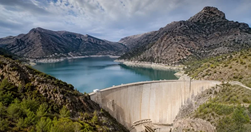 30 milyar litre su yıllardır boşa bekliyor: 57 milyon dolarlık dev baraj bir türlü devreye alınamadı Sözcü Gazetesi