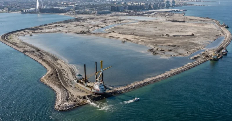 80 milyon ton toprak taşınacak: 30 milyar dolar harcayıp denizin ortasına yapay ada inşa edecekler Sözcü Gazetesi
