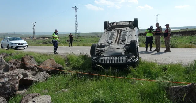 Kilis te otomobil refüje devrildi; 5 yaralı Kilis Haberleri