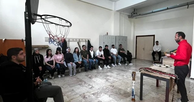 Üniversiteli gençler hem ok attı hem de tarih öğrendi Sakarya Haberleri