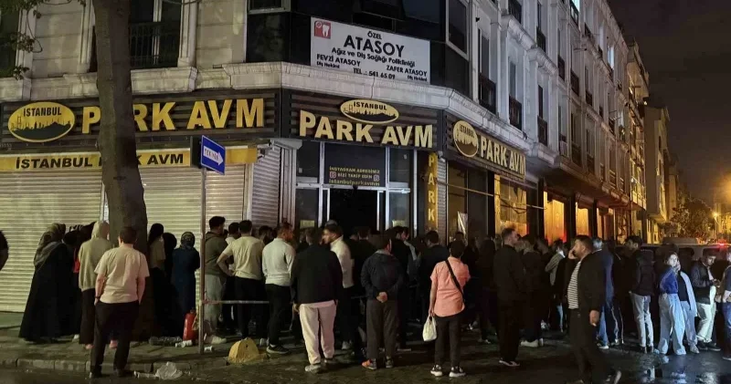 Küçükçekmece’de iş yeri alevlere teslim oldu İstanbul Haberleri