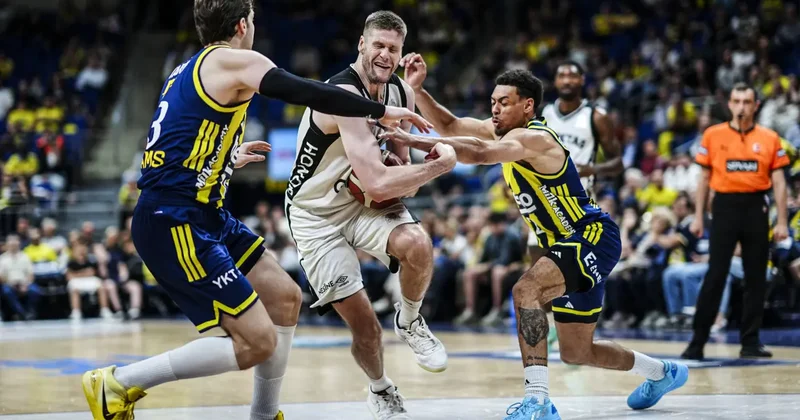 Beşiktaş derbide Fenerbahçe yi farka boğdu
