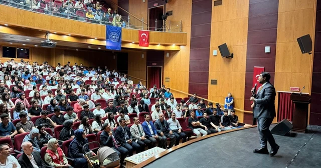 Kahta da Z Kuşağı Değil, İz Bırakan Kuşak konferansı düzenlendi Adıyaman Haberleri