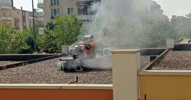 Tekirdağ da iş yerindeki yangın otoparktaki araçlara sıçramadan söndürüldü Tekirdağ Haberleri