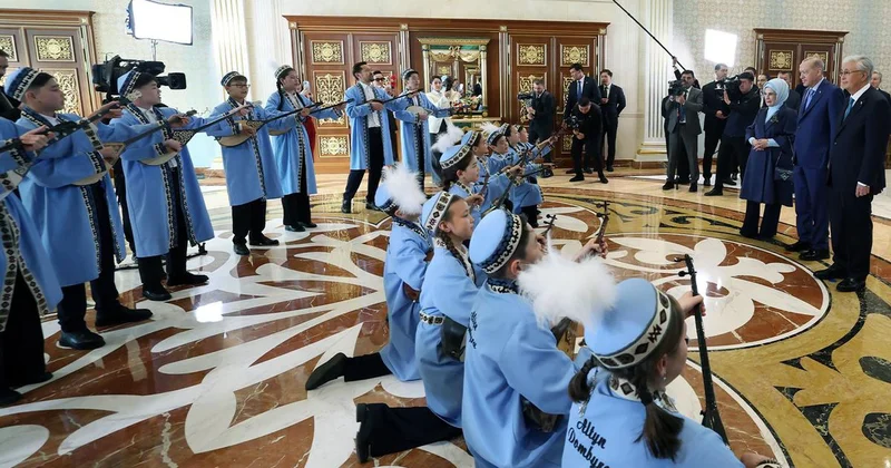 Erdoğan a Kazakistan da Dombra sürprizi