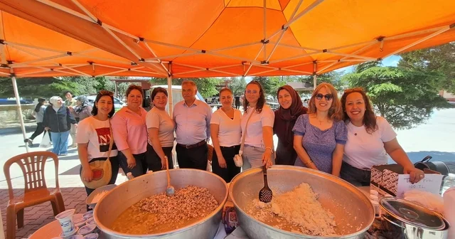 Kütüphane için anlamlı dayanışma etkinliği Manisa Haberleri