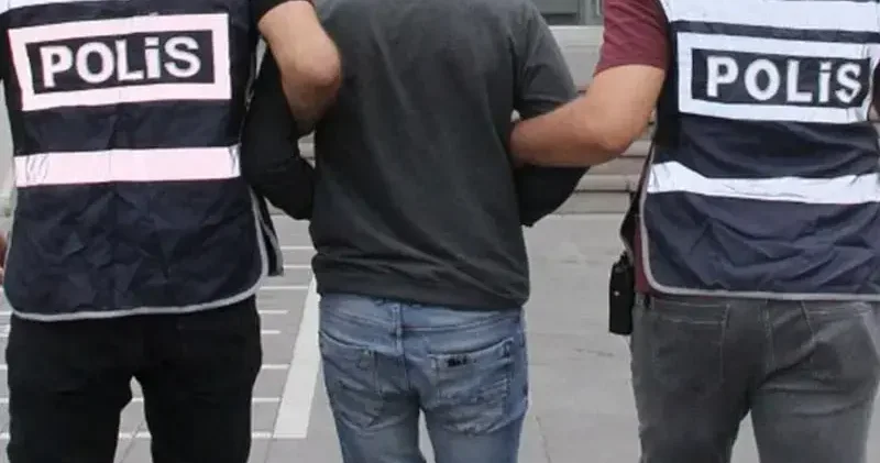 İngiltere ye sahte İsrail pasaportuyla girmeye çalışanlara operasyon; 8 gözaltı