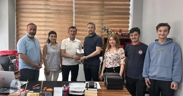 Bergama da Türkçe isimli iş yerlerine teşekkür plaketi İzmir Haberleri