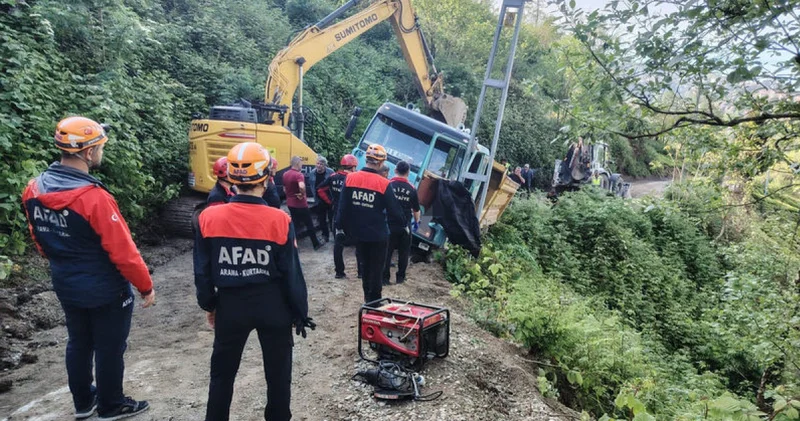 Rize de geriye kayan kamyondan atlayan sürücü öldü Son dakika haberleri
