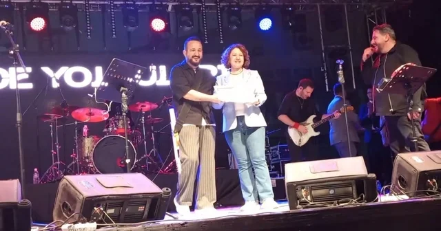 Gece Yolcuları na sahnede sürpriz: Diplomalarını yıllar sonra aldılar Edirne Haberleri