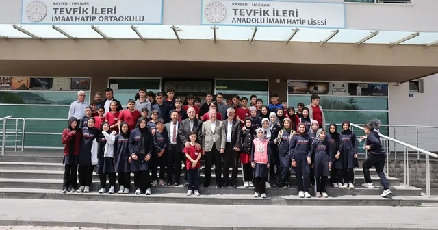 Başkan Özdoğan, gençlerle Kariyer Günleri nde buluştu Kayseri Haberleri