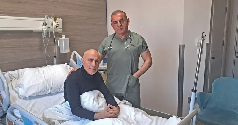 Büyük vefa: Doktor olmasını isteyen öğretmenini 41 yıl sonra ameliyat etti!