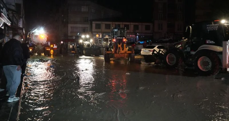 Samsun da sel nedeniyle 3 okulda eğitime bir gün ara
