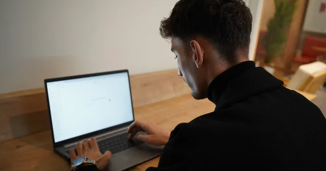 Yapay zekanın tesellisi tehlike saçıyor, muhakeme yeteneğini bloke ediyor Uzmanı uyardı: Artık gerçekten hiçbir çıkar yol bulamıyorum diyerek insanları intihara sürükleyebilir Sakarya Haberleri