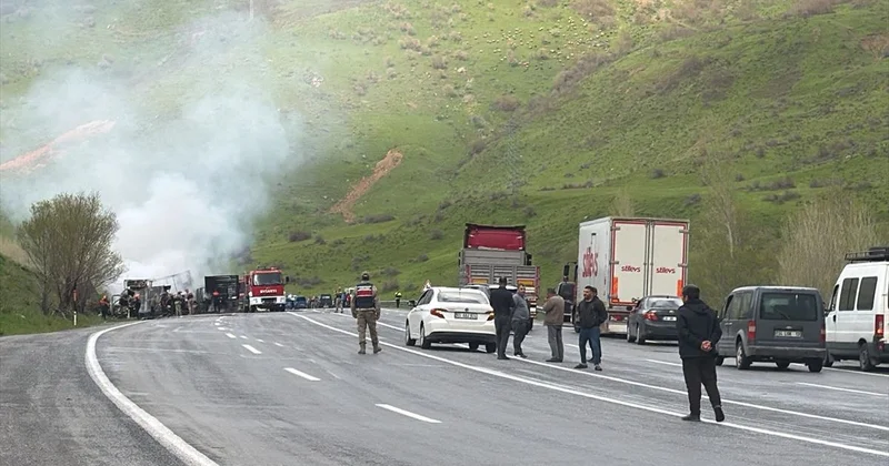 Tatvan da Tır Kazası: 2 Ölü