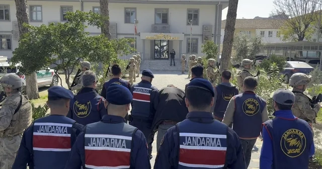 Annesini odunla başına vurup öldüren şüphelinin arkadaşı da tutuklandı Aydın Haberleri