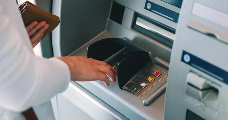 ATM den nakit para çektikten sonra sakın makbuz yazdırmayın uyarısı Sözcü Gazetesi