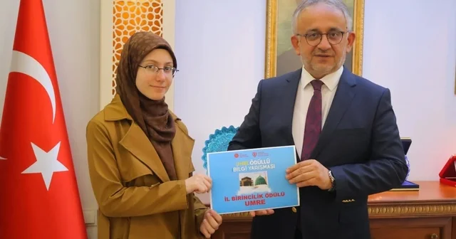 Umre Ödüllü Bilgi Yarışması nda dereceye giren öğrenciler ödüllendirildi Bayburt Haberleri