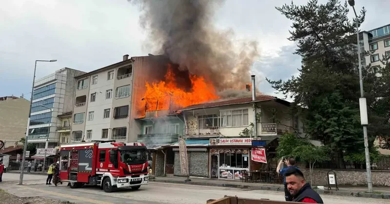 Kızılcahamam da bina çatısında yangın çıktı