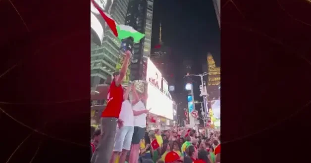 Faslı taraftarlardan Times Meydanı nda Filistin e destek gösterisi